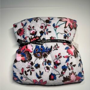 NWT Vera Bradley Vineyard Floral Plush Throw Blanket  80x50